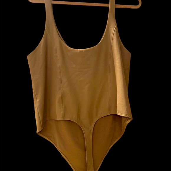 Good American U-Neck Corset Faux Leather bodysuit - Picture 2 of 6